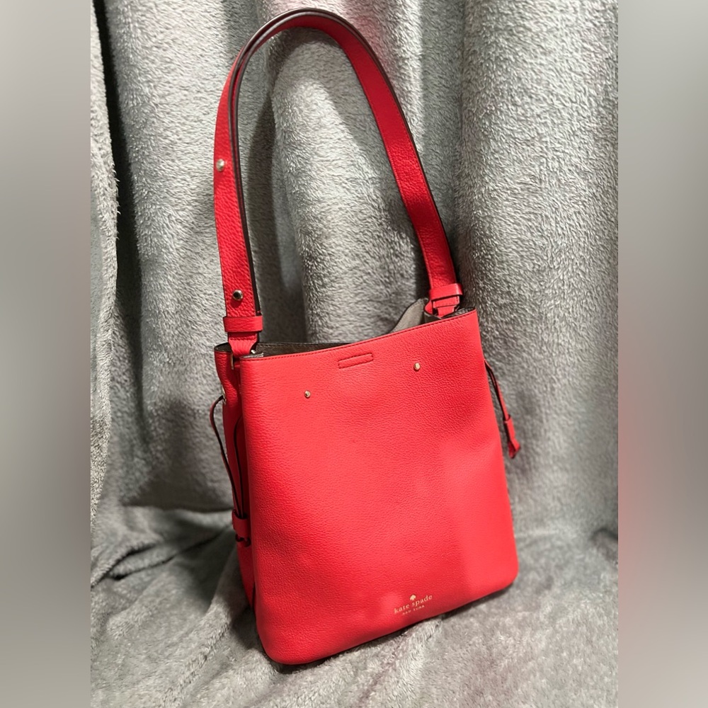 Kate Spade New York MARTI LARGE BUCKET BAG in RED EUC - Picture 5 of 8